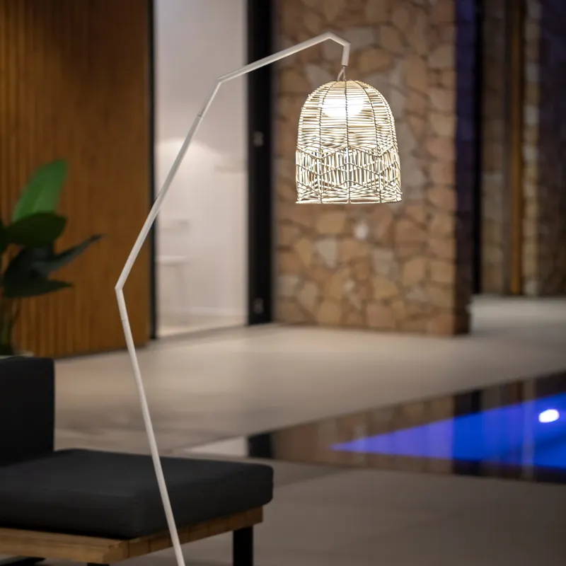 Outdoor floor lamp