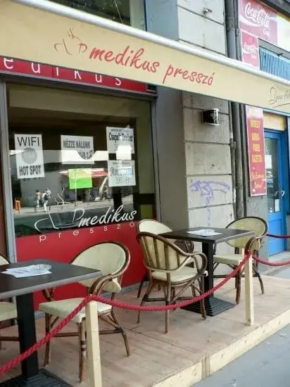 Medikus Kávézó