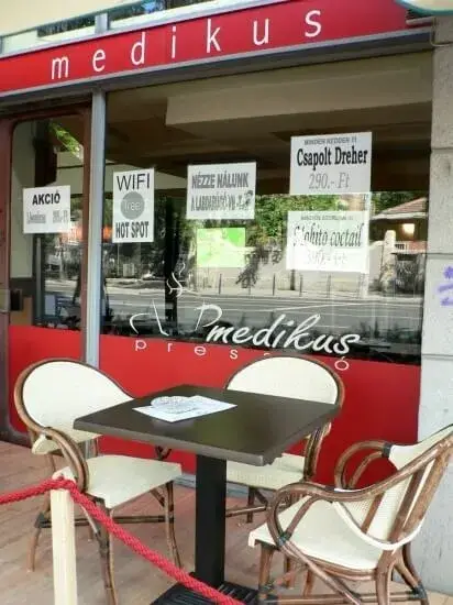 Medikus Kávézó