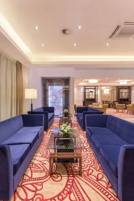Outlet Hotel****